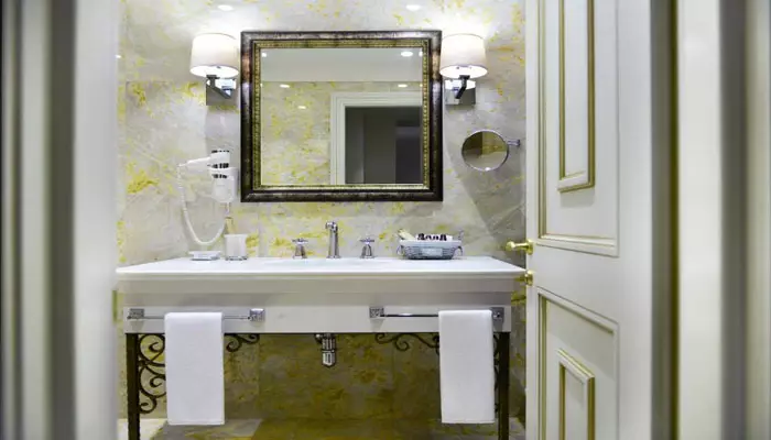 هتل آمباسادوری تفلیس